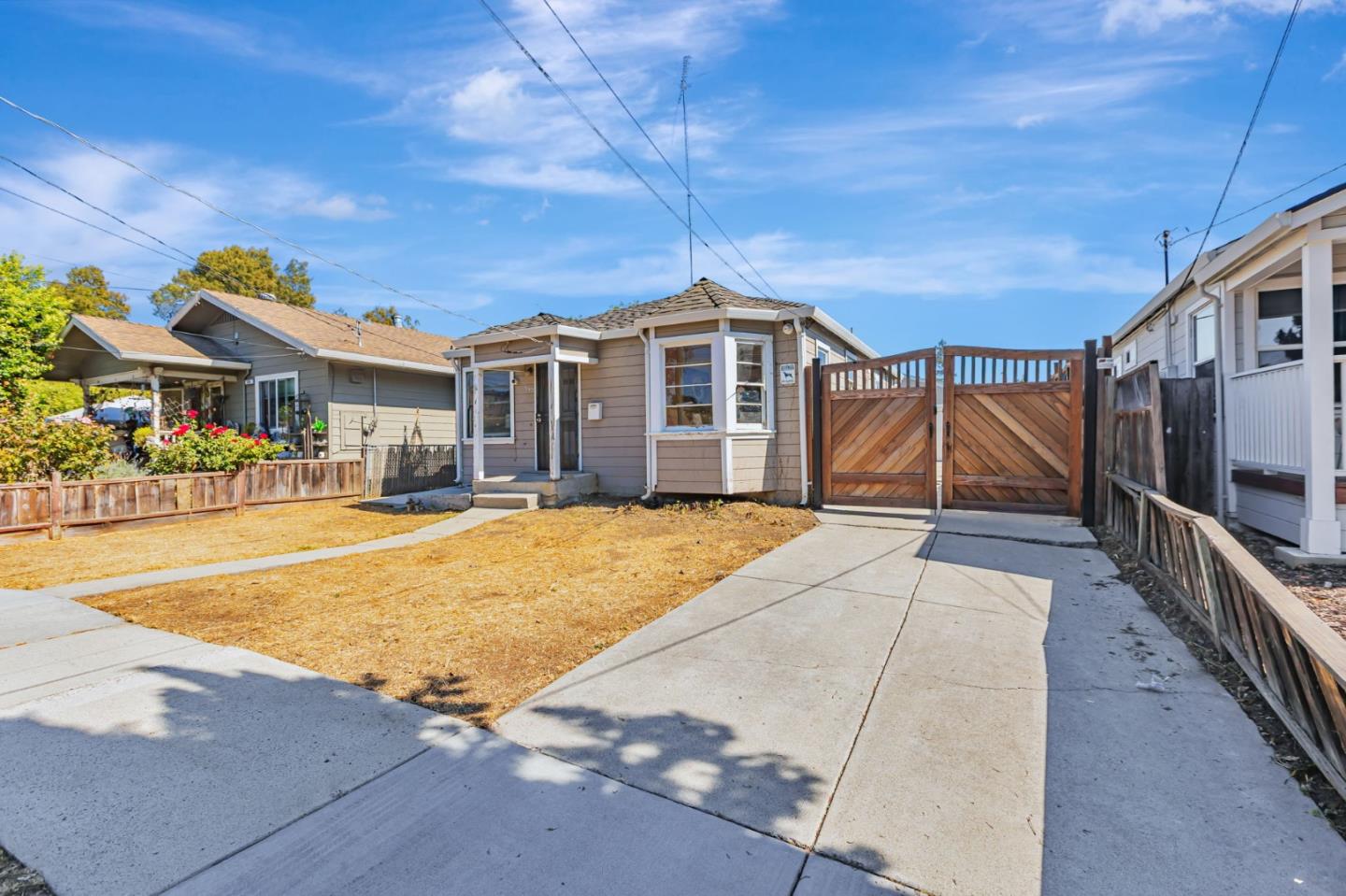 Detail Gallery Image 1 of 29 For 330 Hull Ave, San Jose,  CA 95125 - 2 Beds | 1 Baths