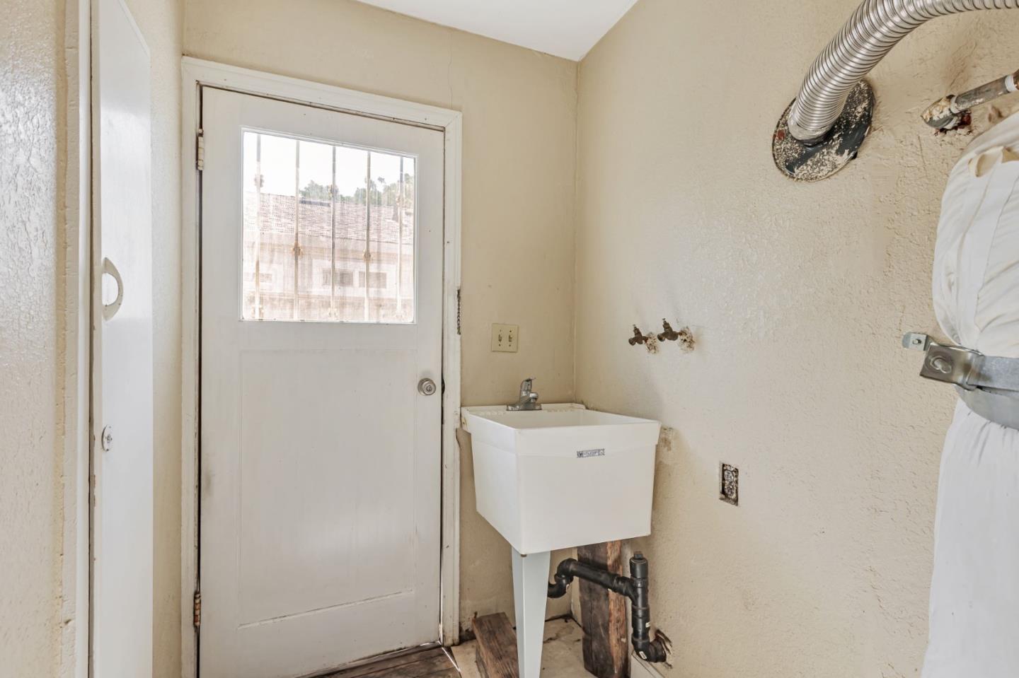 Detail Gallery Image 18 of 29 For 330 Hull Ave, San Jose,  CA 95125 - 2 Beds | 1 Baths