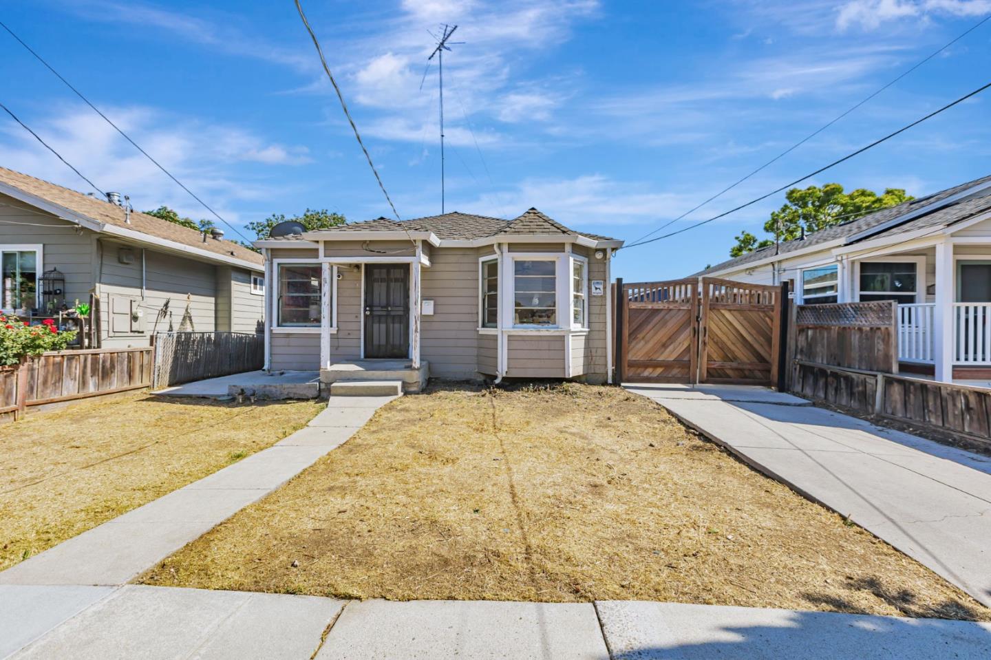Detail Gallery Image 2 of 29 For 330 Hull Ave, San Jose,  CA 95125 - 2 Beds | 1 Baths