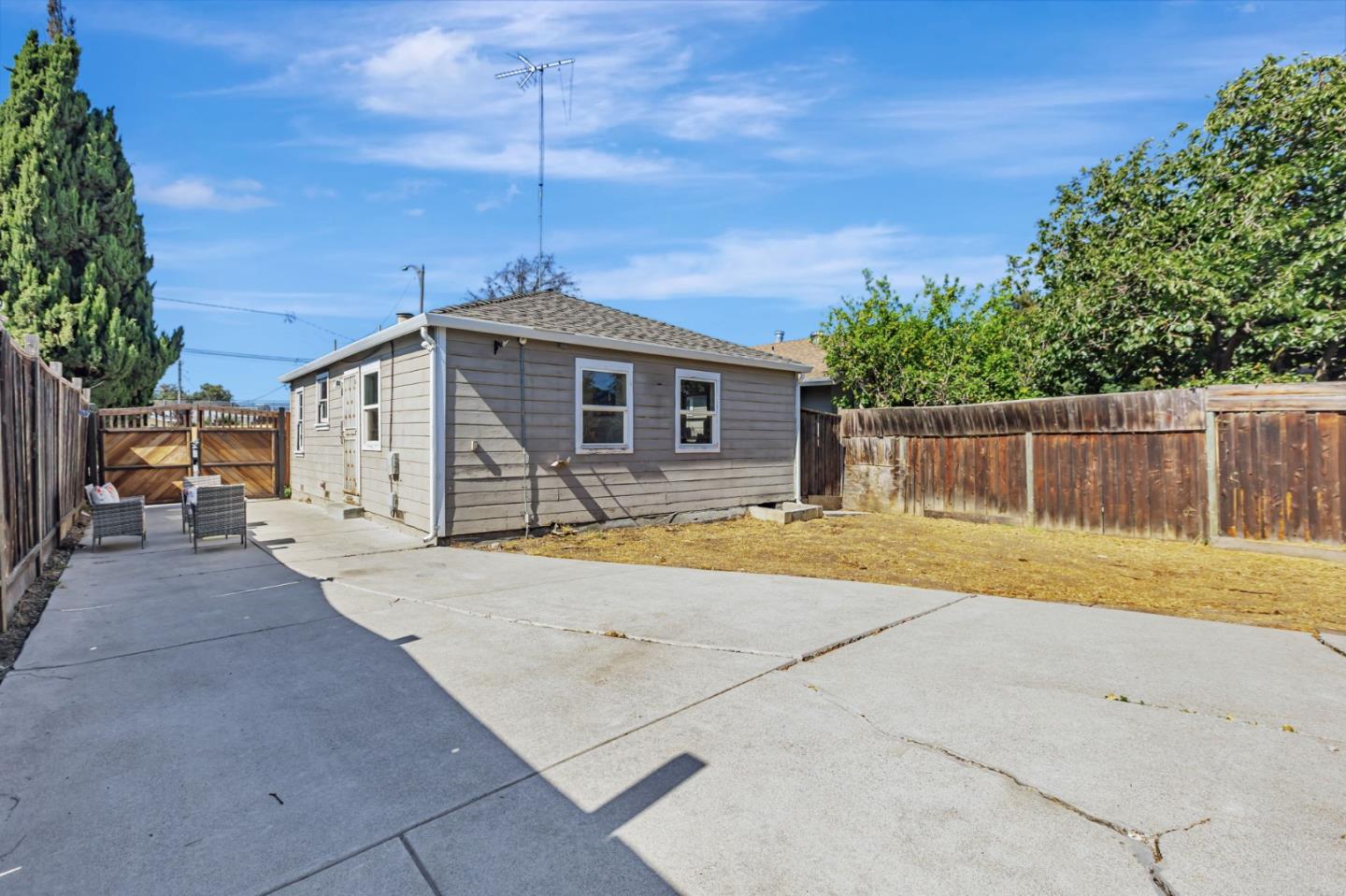Detail Gallery Image 25 of 29 For 330 Hull Ave, San Jose,  CA 95125 - 2 Beds | 1 Baths