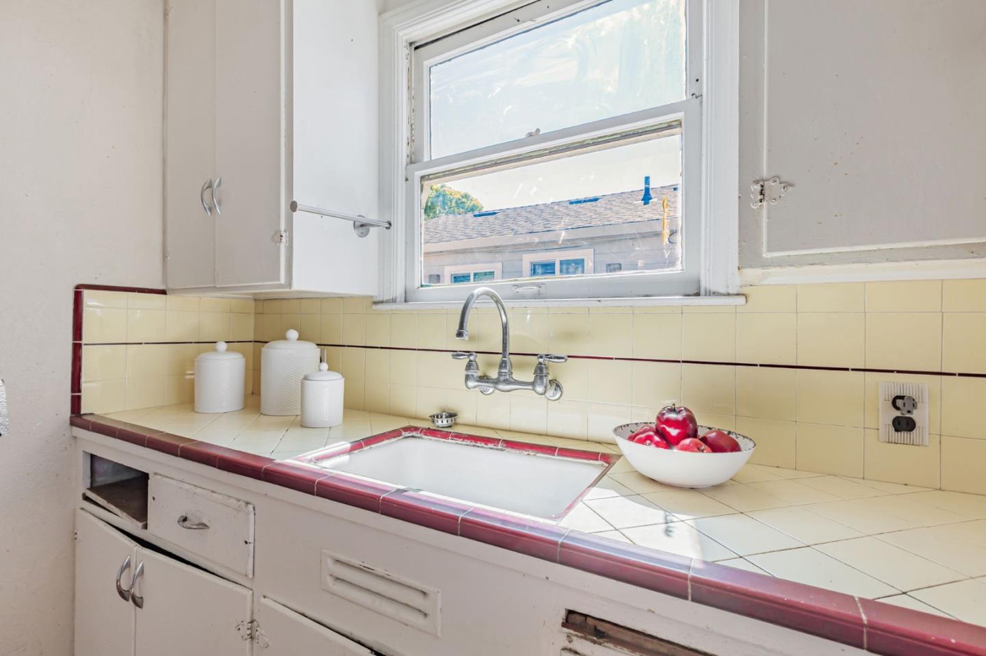 Detail Gallery Image 9 of 29 For 330 Hull Ave, San Jose,  CA 95125 - 2 Beds | 1 Baths