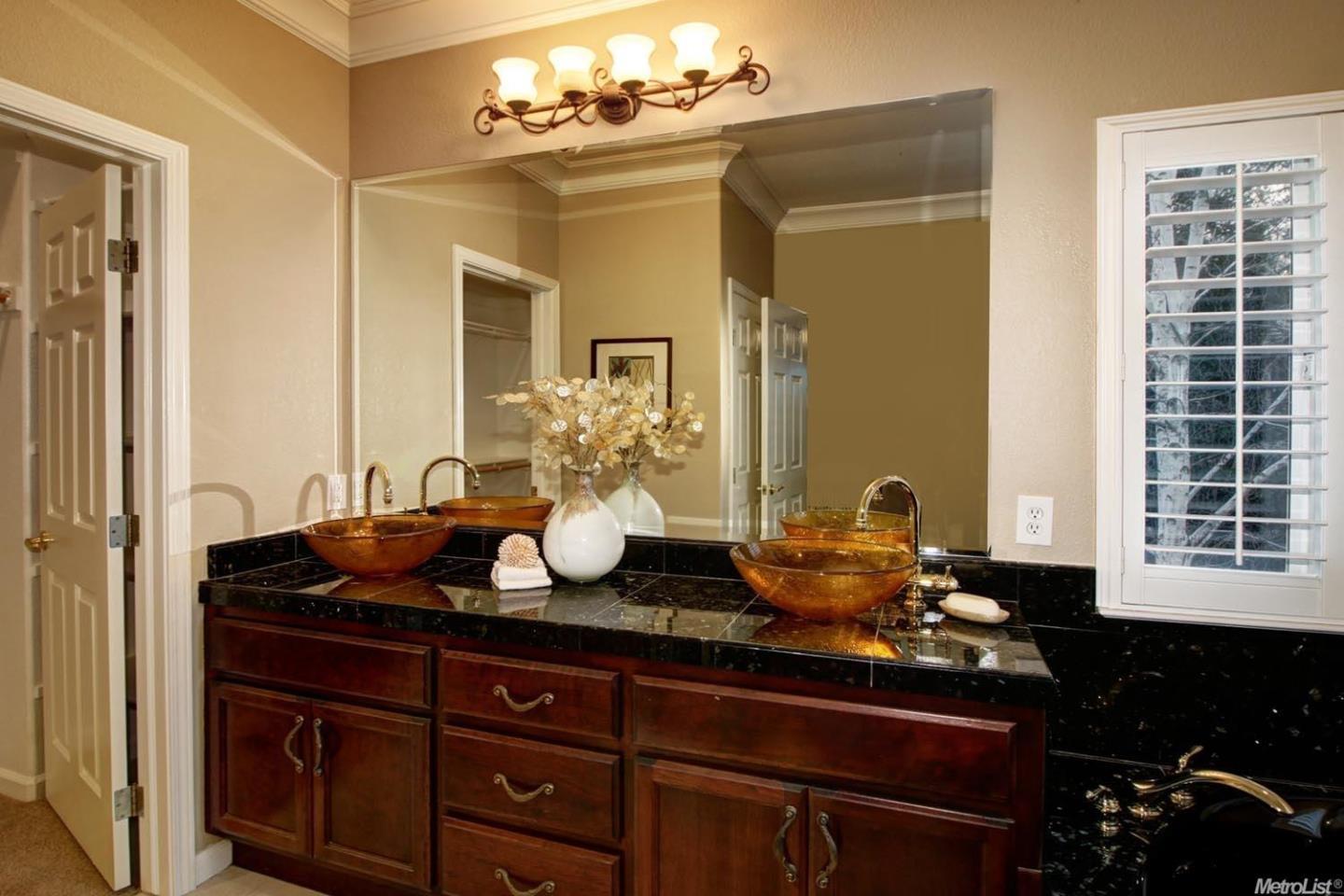 Detail Gallery Image 10 of 13 For 3520 Emerson Dr, Roseville,  CA 95661 - 3 Beds | 2/1 Baths