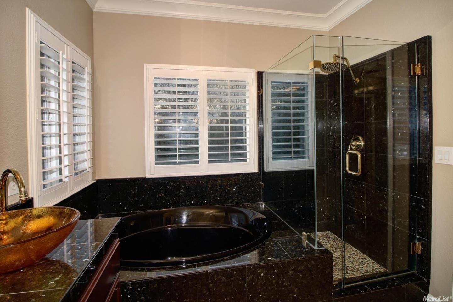 Detail Gallery Image 11 of 13 For 3520 Emerson Dr, Roseville,  CA 95661 - 3 Beds | 2/1 Baths