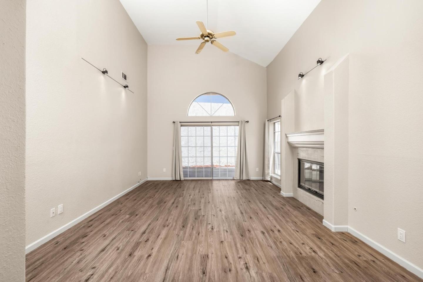 Detail Gallery Image 3 of 31 For 1500 Scenic Dr #18,  Modesto,  CA 95355 - 3 Beds | 2/1 Baths
