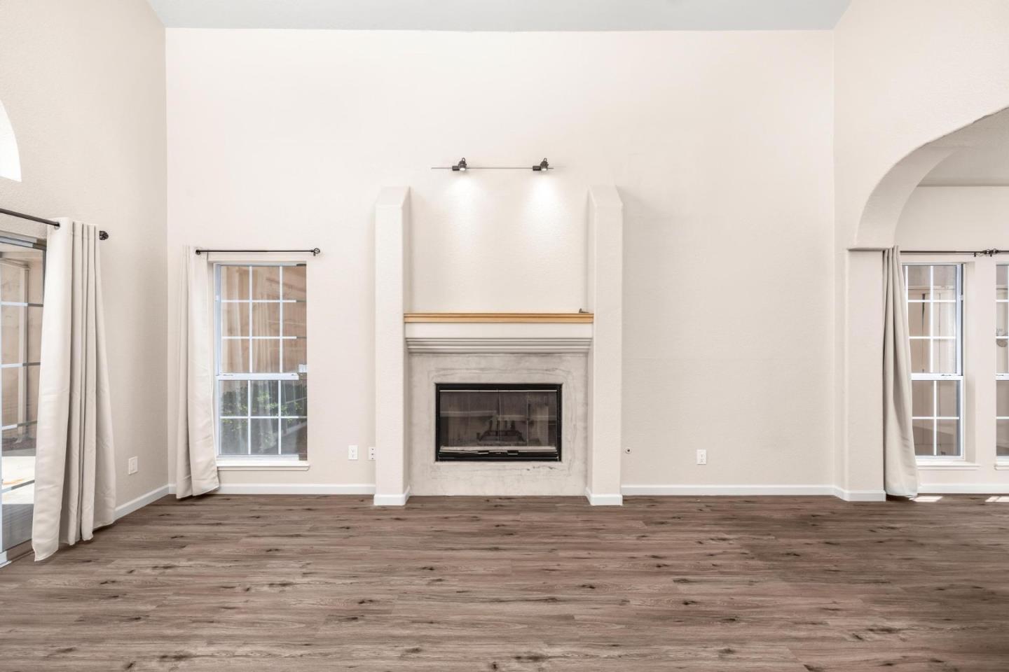 Detail Gallery Image 4 of 31 For 1500 Scenic Dr #18,  Modesto,  CA 95355 - 3 Beds | 2/1 Baths