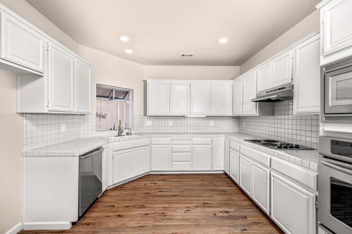 Detail Gallery Image 8 of 31 For 1500 Scenic Dr #18,  Modesto,  CA 95355 - 3 Beds | 2/1 Baths
