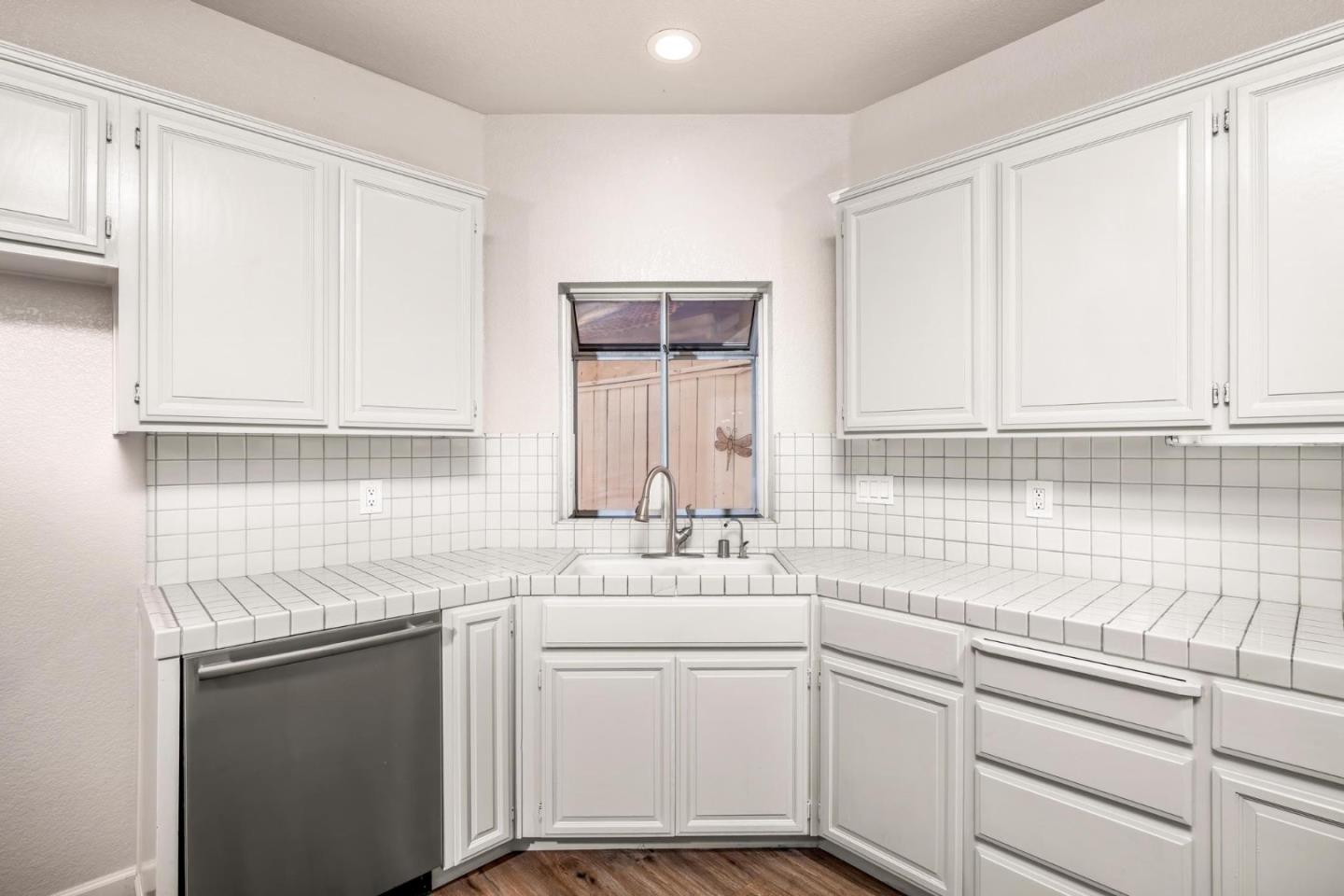 Detail Gallery Image 9 of 31 For 1500 Scenic Dr #18,  Modesto,  CA 95355 - 3 Beds | 2/1 Baths