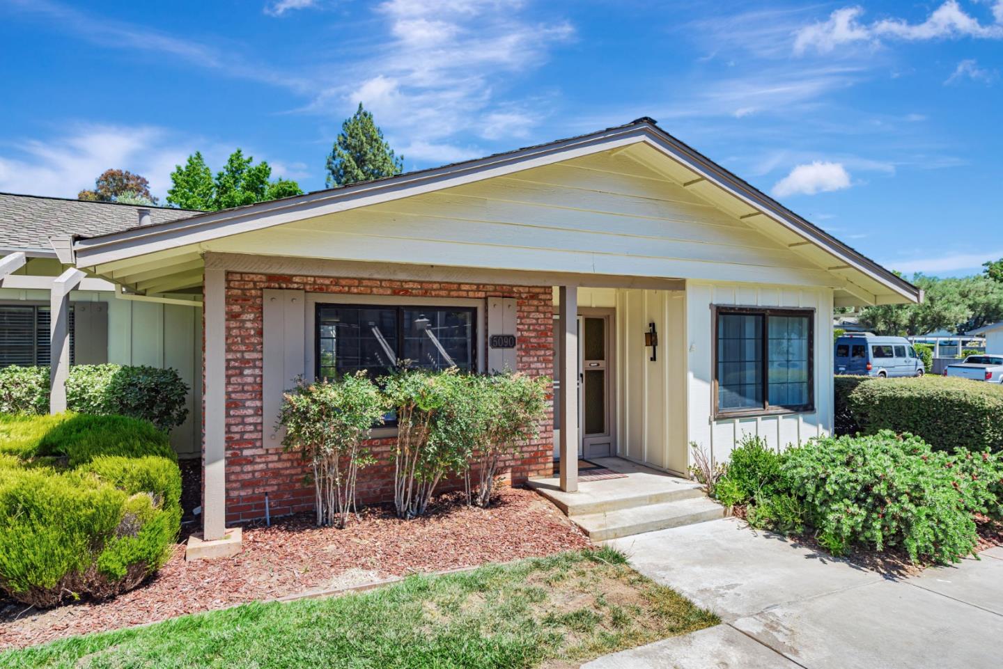 Detail Gallery Image 2 of 34 For 5090 Cribari Pl, San Jose,  CA 95135 - 2 Beds | 2 Baths