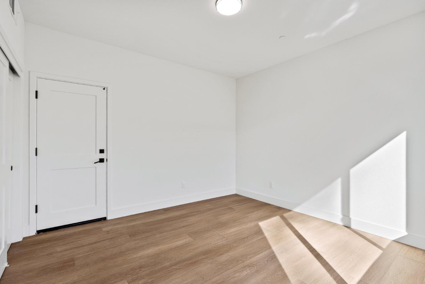 Detail Gallery Image 2 of 22 For 935 Woodside Rd, Redwood City,  CA 94061 - 4 Beds | 2/1 Baths
