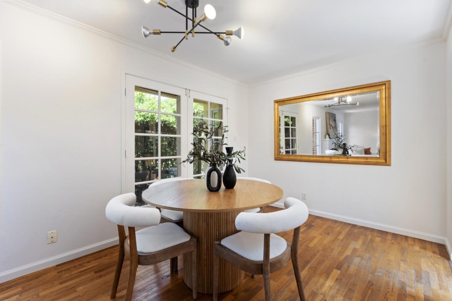 Detail Gallery Image 13 of 51 For 2001 Valparaiso Ave, Menlo Park,  CA 94025 - 3 Beds | 2 Baths