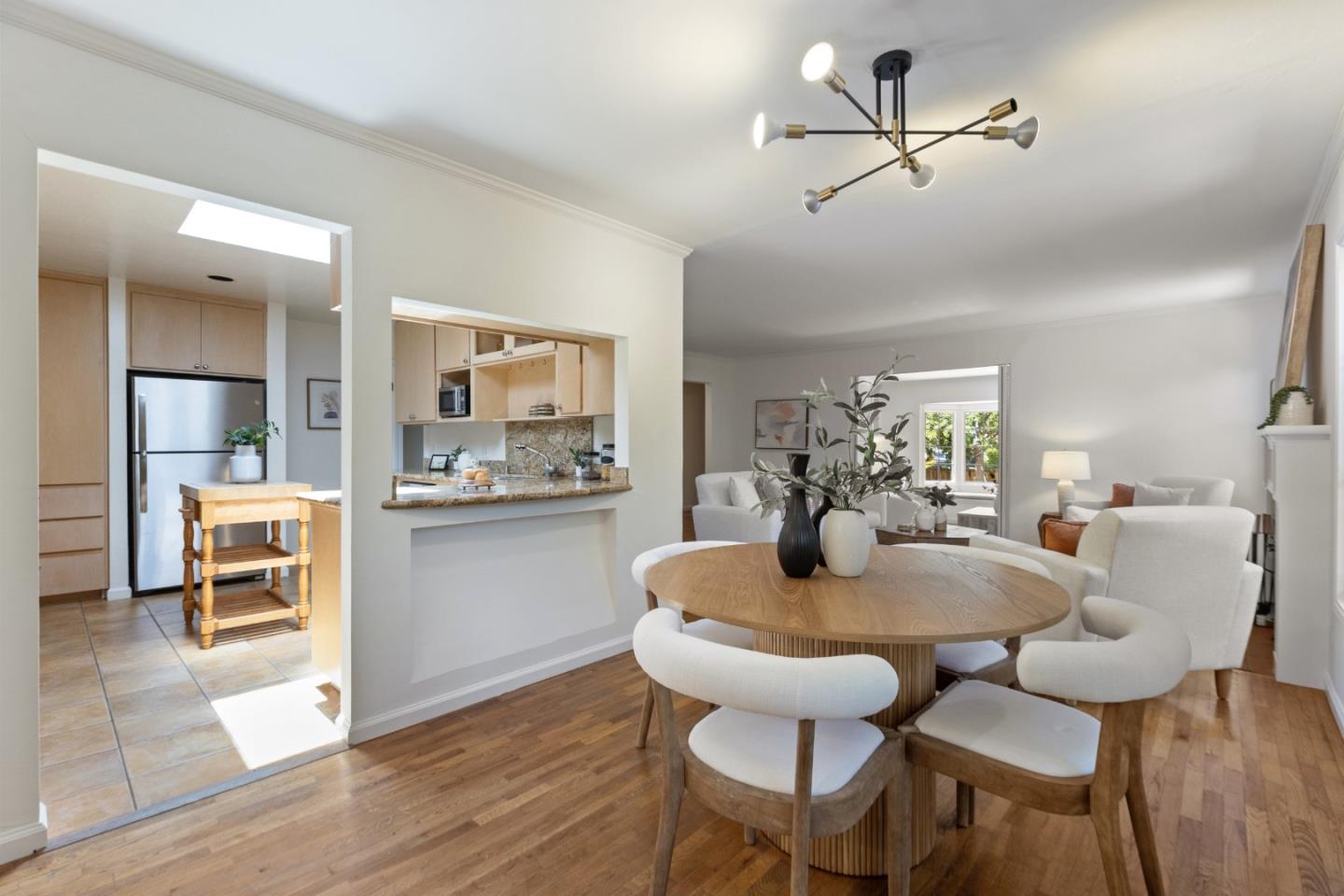 Detail Gallery Image 15 of 51 For 2001 Valparaiso Ave, Menlo Park,  CA 94025 - 3 Beds | 2 Baths