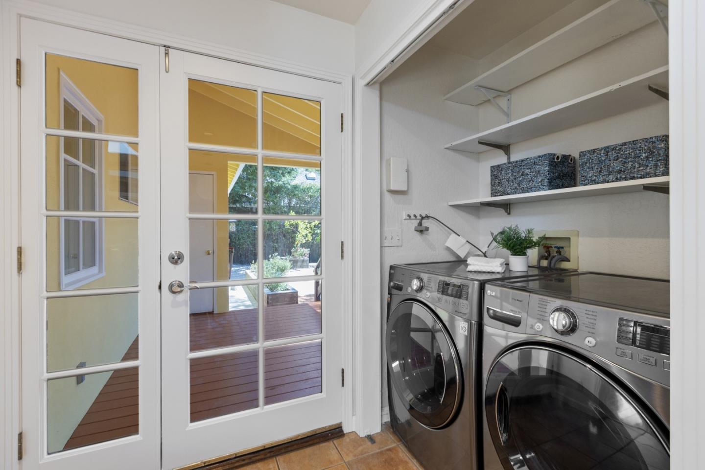 Detail Gallery Image 24 of 51 For 2001 Valparaiso Ave, Menlo Park,  CA 94025 - 3 Beds | 2 Baths