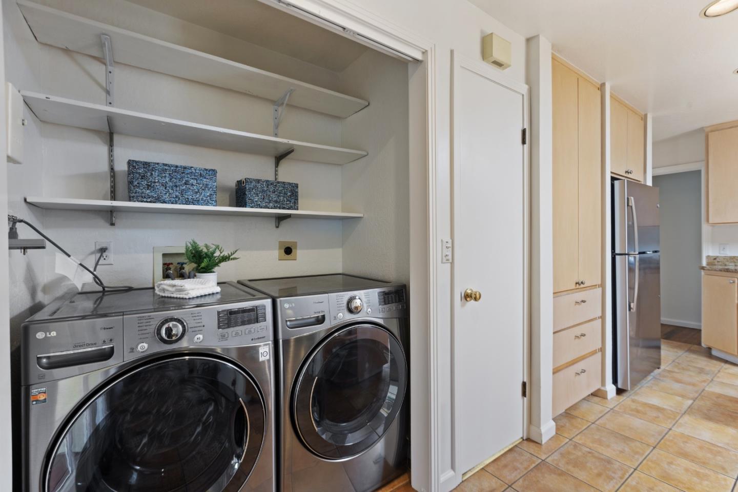 Detail Gallery Image 25 of 51 For 2001 Valparaiso Ave, Menlo Park,  CA 94025 - 3 Beds | 2 Baths