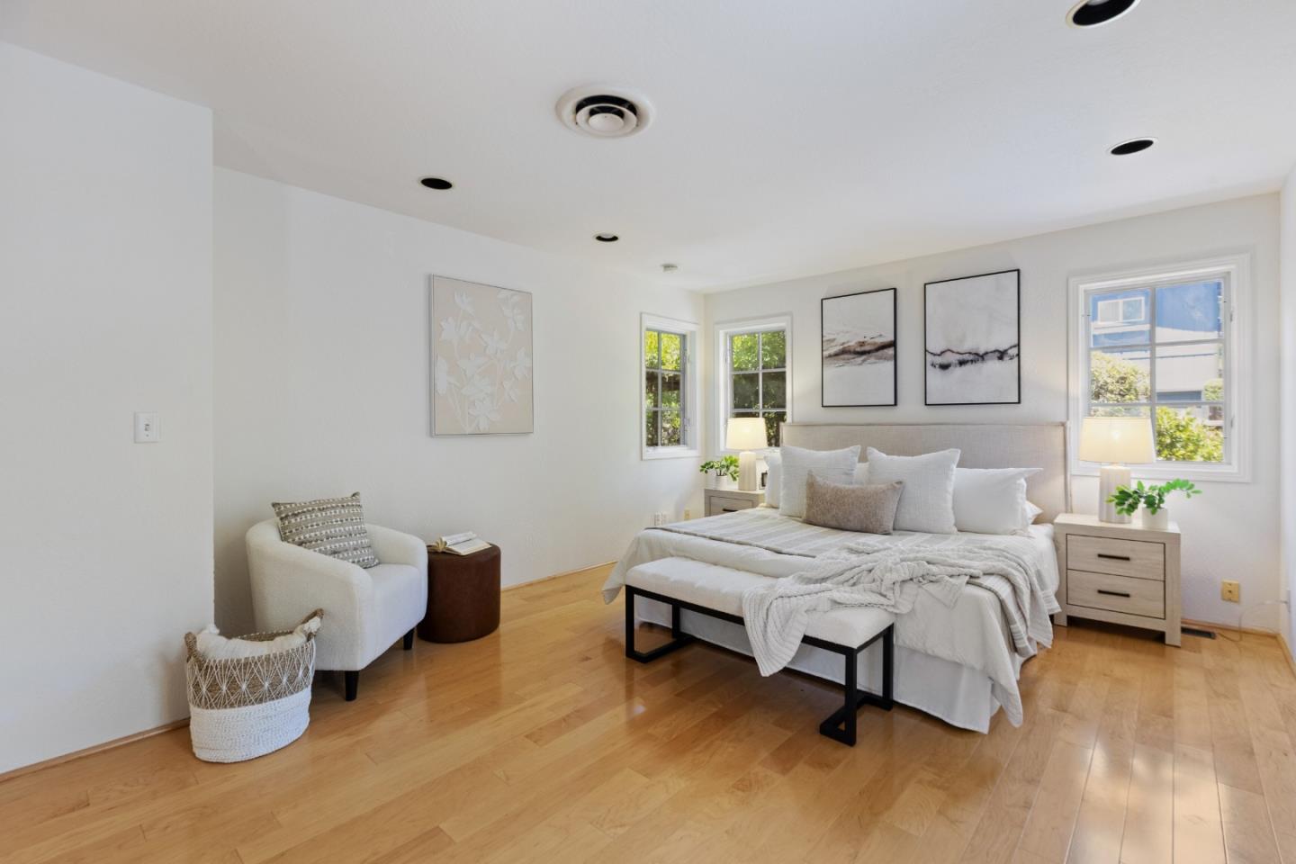 Detail Gallery Image 26 of 51 For 2001 Valparaiso Ave, Menlo Park,  CA 94025 - 3 Beds | 2 Baths