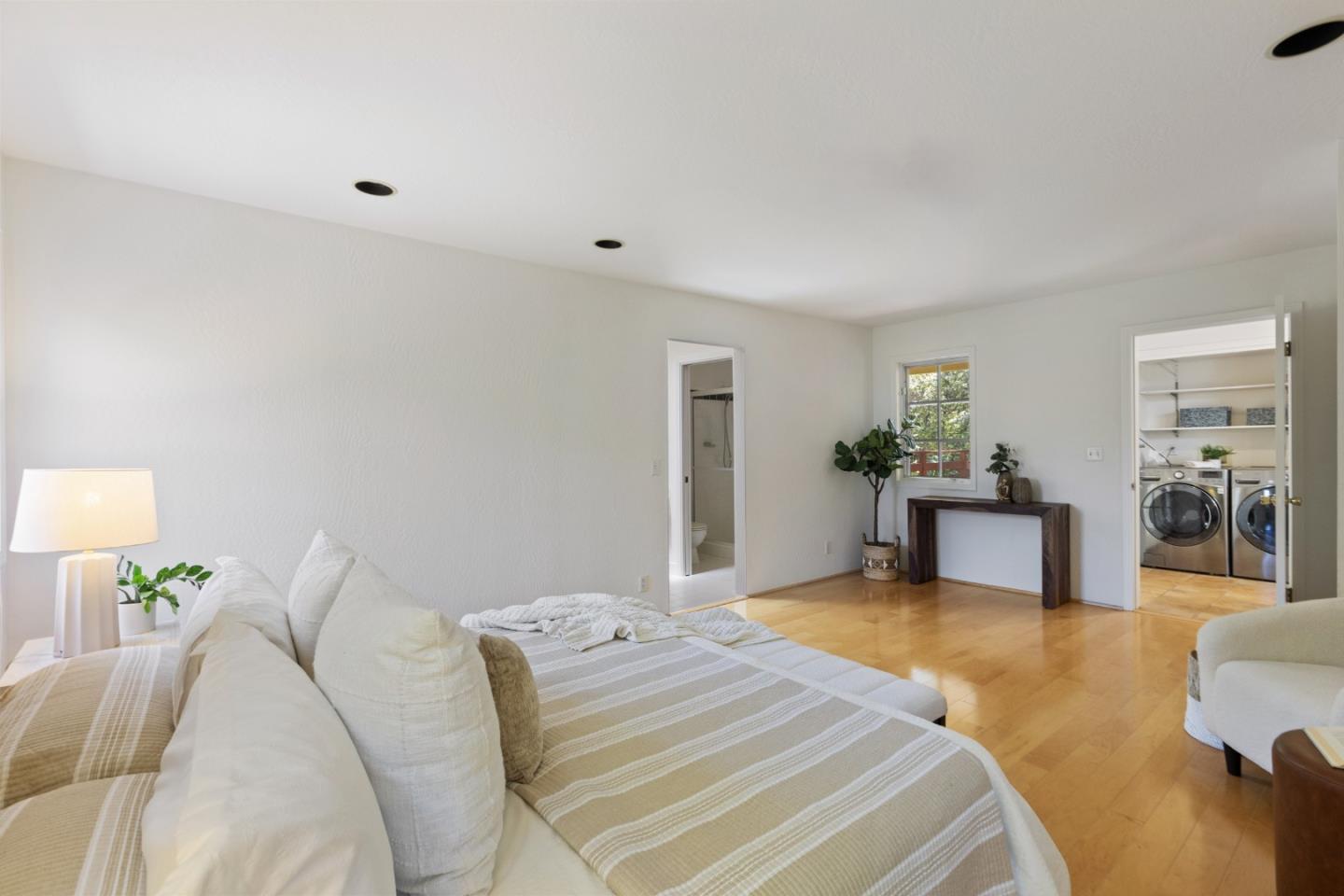 Detail Gallery Image 29 of 51 For 2001 Valparaiso Ave, Menlo Park,  CA 94025 - 3 Beds | 2 Baths
