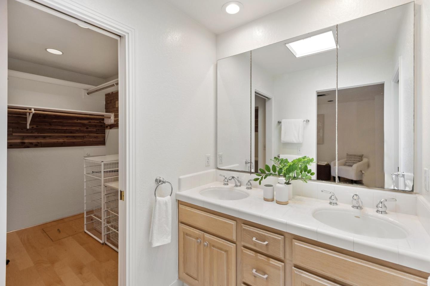 Detail Gallery Image 30 of 51 For 2001 Valparaiso Ave, Menlo Park,  CA 94025 - 3 Beds | 2 Baths