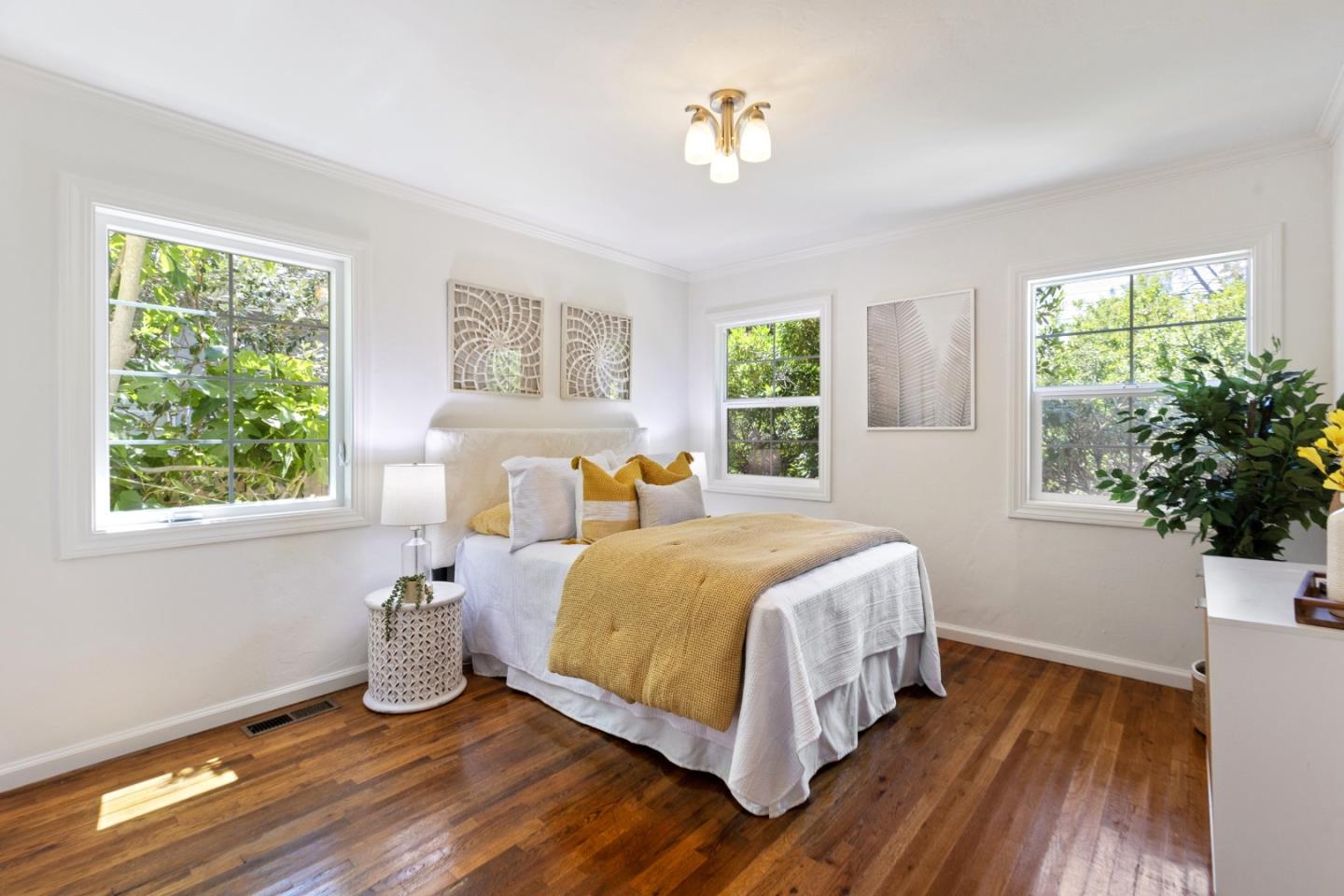 Detail Gallery Image 37 of 51 For 2001 Valparaiso Ave, Menlo Park,  CA 94025 - 3 Beds | 2 Baths