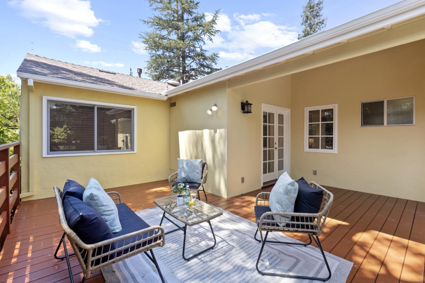 Detail Gallery Image 39 of 51 For 2001 Valparaiso Ave, Menlo Park,  CA 94025 - 3 Beds | 2 Baths