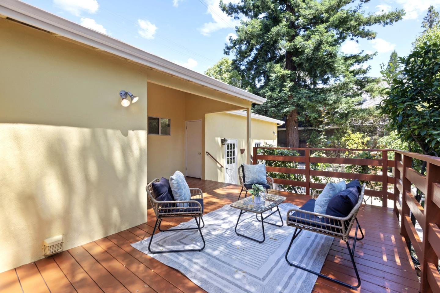 Detail Gallery Image 40 of 51 For 2001 Valparaiso Ave, Menlo Park,  CA 94025 - 3 Beds | 2 Baths