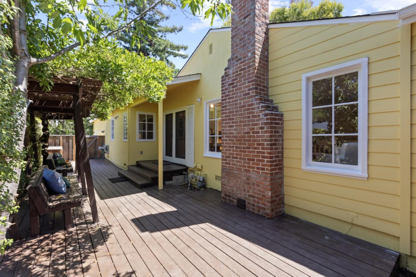 Detail Gallery Image 48 of 51 For 2001 Valparaiso Ave, Menlo Park,  CA 94025 - 3 Beds | 2 Baths