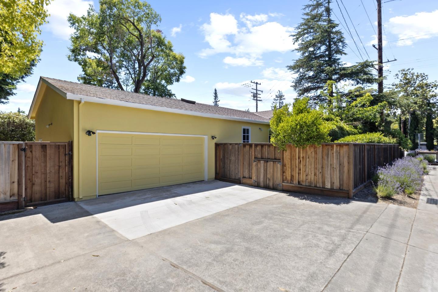 Detail Gallery Image 51 of 51 For 2001 Valparaiso Ave, Menlo Park,  CA 94025 - 3 Beds | 2 Baths