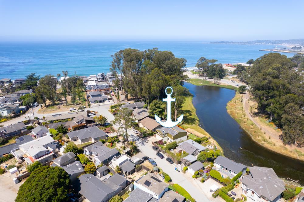 Detail Gallery Image 2 of 69 For 143 Moran Way, Santa Cruz,  CA 95062 - 3 Beds | 2 Baths