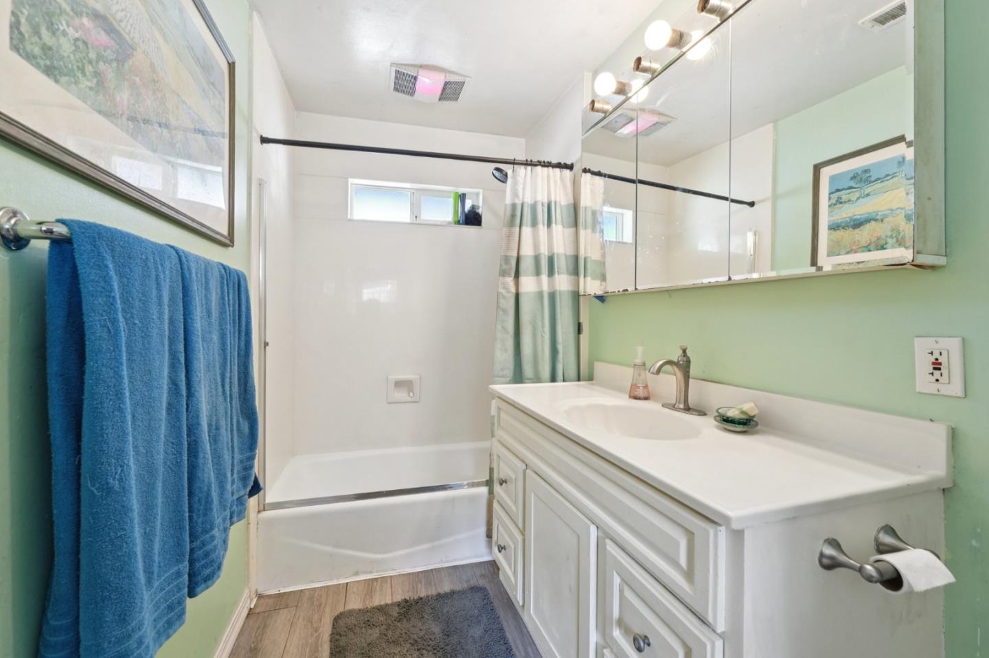 Detail Gallery Image 14 of 32 For 2401 Somerset Ave, Castro Valley,  CA 94546 - 4 Beds | 3 Baths