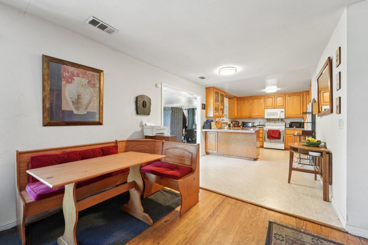 Detail Gallery Image 7 of 32 For 2401 Somerset Ave, Castro Valley,  CA 94546 - 4 Beds | 3 Baths