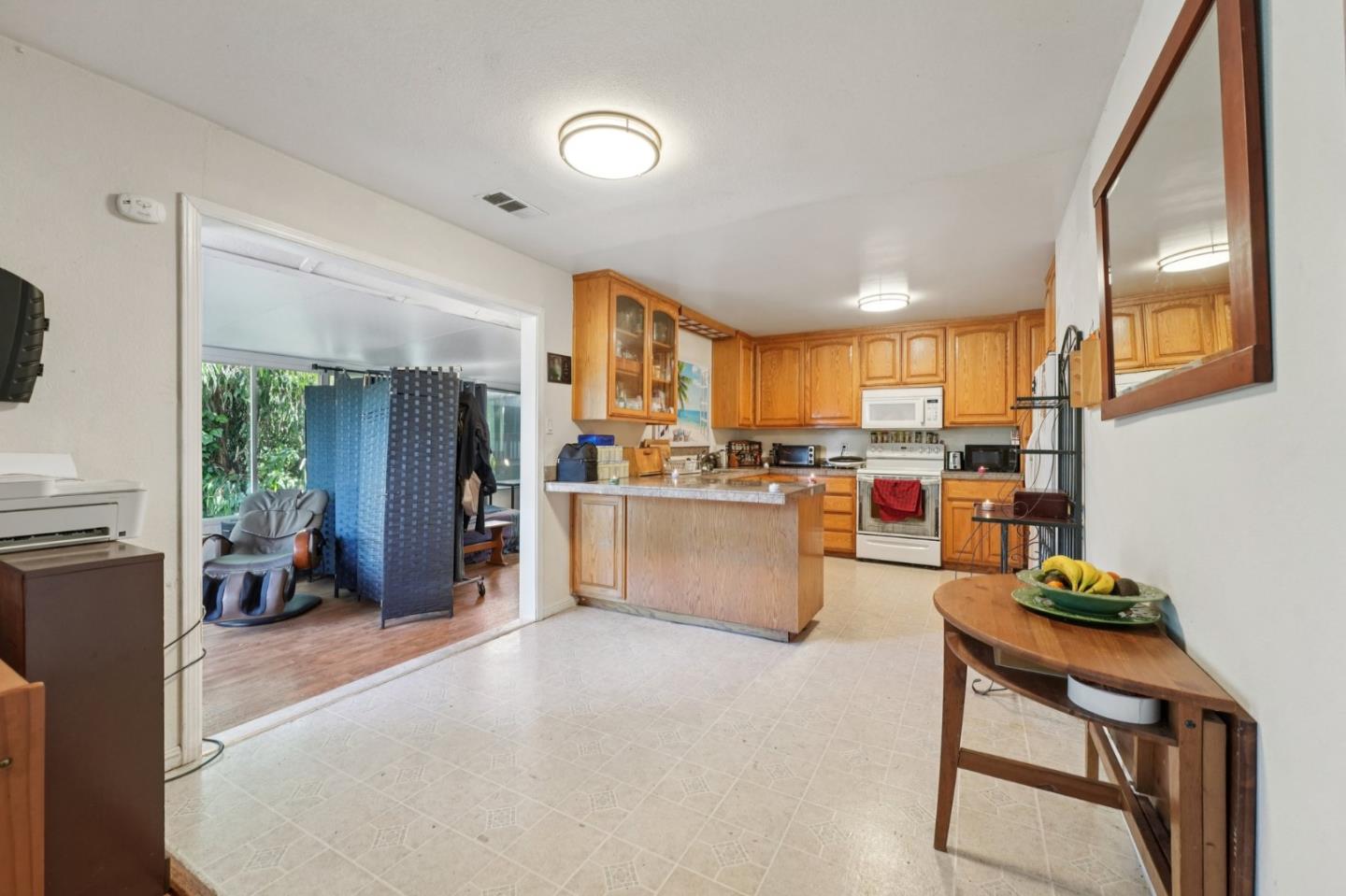 Detail Gallery Image 8 of 32 For 2401 Somerset Ave, Castro Valley,  CA 94546 - 4 Beds | 3 Baths