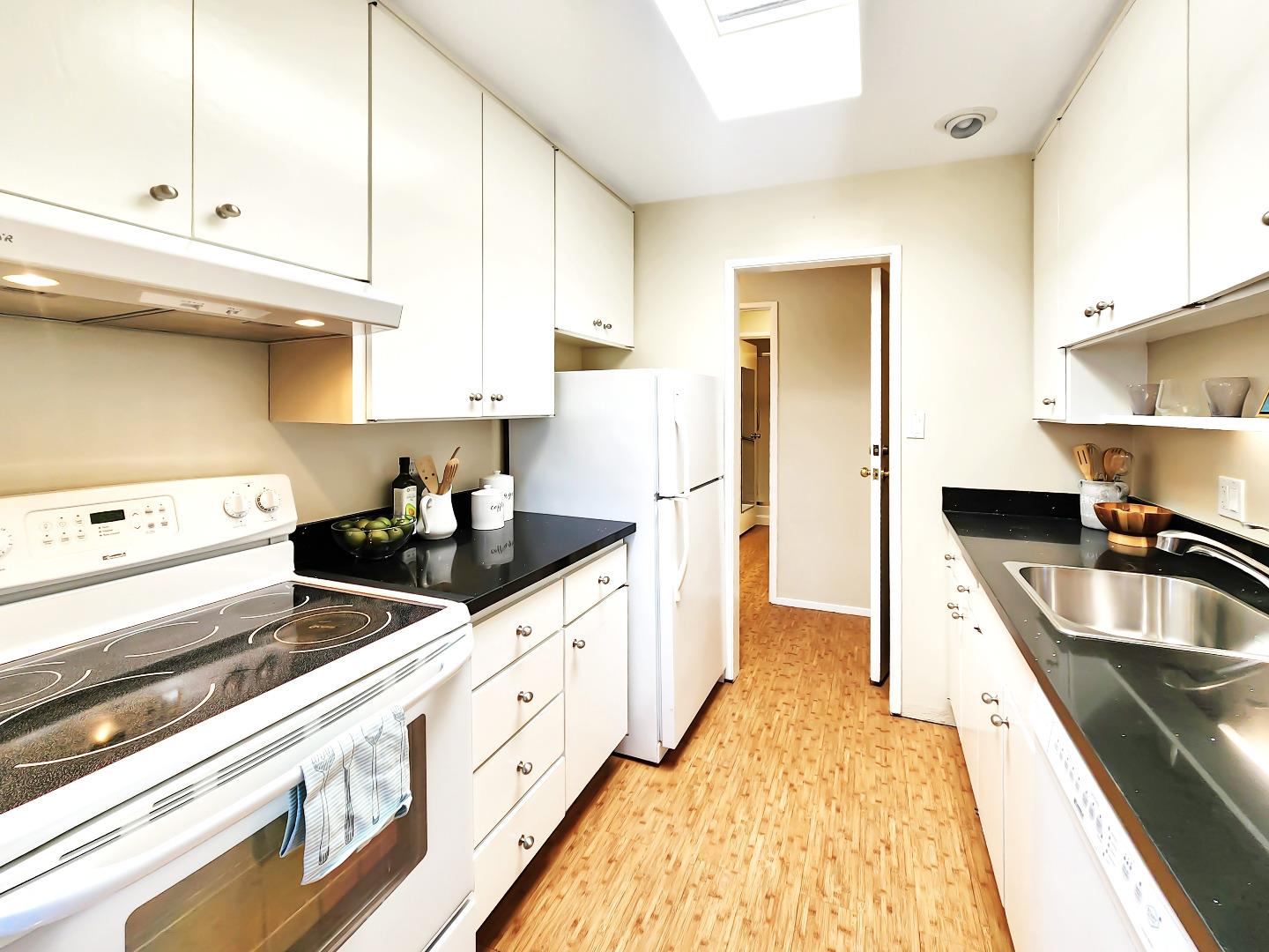 Detail Gallery Image 6 of 24 For 803 N Humboldt St #401,  San Mateo,  CA 94401 - 1 Beds | 1 Baths