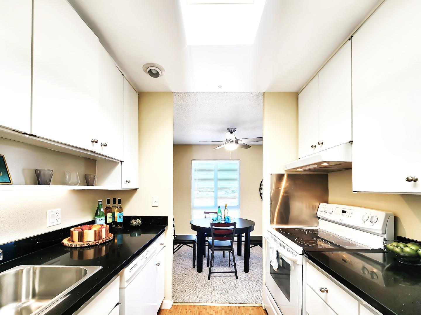 Detail Gallery Image 7 of 24 For 803 N Humboldt St #401,  San Mateo,  CA 94401 - 1 Beds | 1 Baths