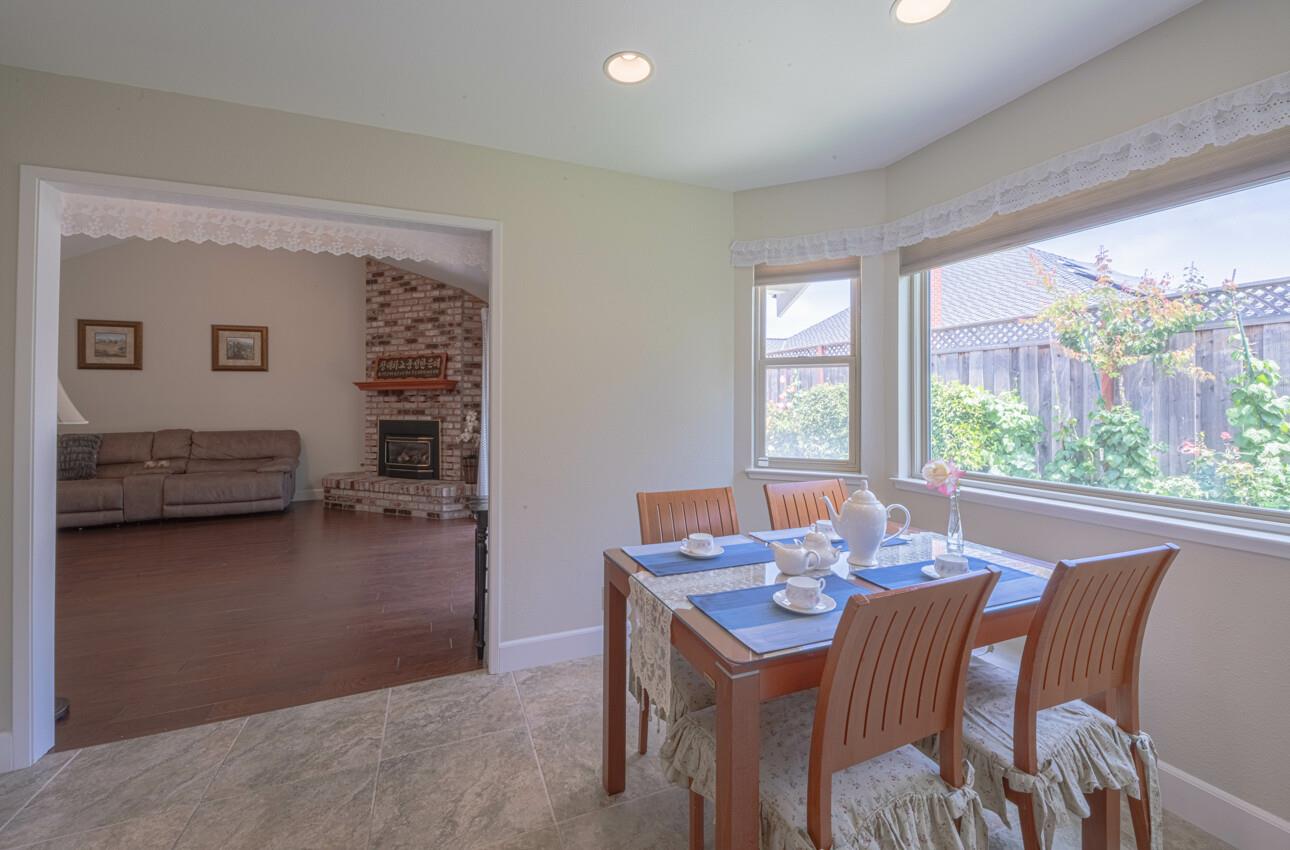 Detail Gallery Image 11 of 45 For 1121 Palo Alto Way, Salinas,  CA 93901 - 4 Beds | 2 Baths