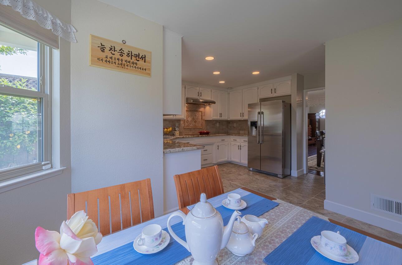 Detail Gallery Image 12 of 45 For 1121 Palo Alto Way, Salinas,  CA 93901 - 4 Beds | 2 Baths