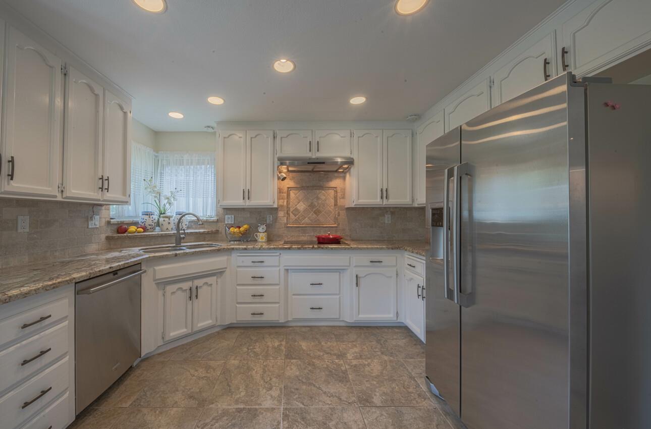 Detail Gallery Image 13 of 45 For 1121 Palo Alto Way, Salinas,  CA 93901 - 4 Beds | 2 Baths