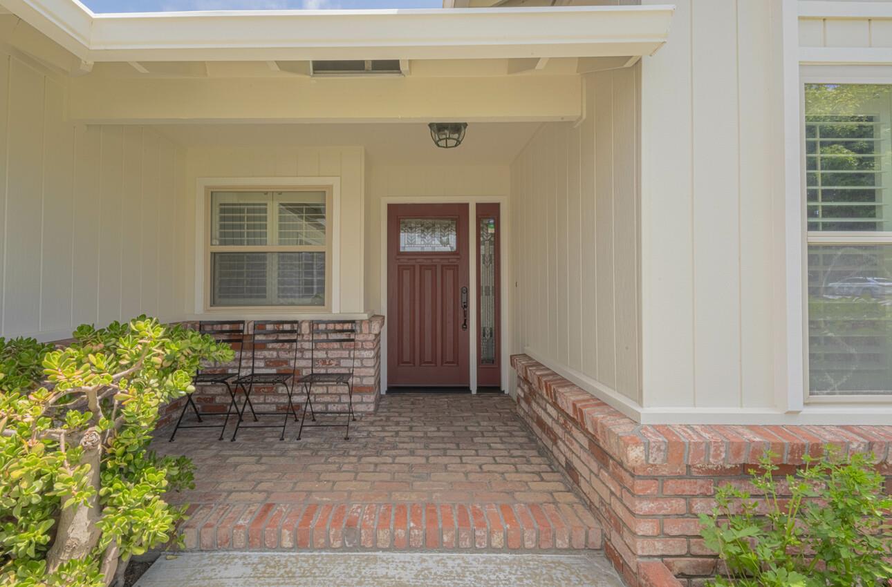Detail Gallery Image 3 of 45 For 1121 Palo Alto Way, Salinas,  CA 93901 - 4 Beds | 2 Baths