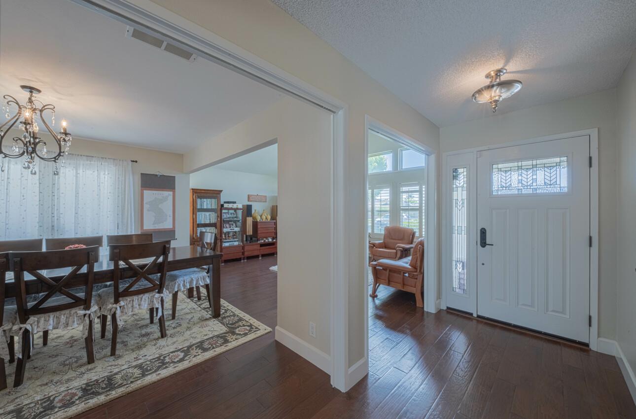 Detail Gallery Image 5 of 45 For 1121 Palo Alto Way, Salinas,  CA 93901 - 4 Beds | 2 Baths