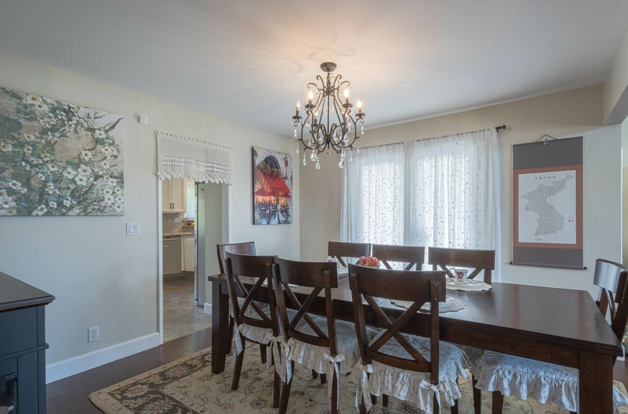 Detail Gallery Image 6 of 45 For 1121 Palo Alto Way, Salinas,  CA 93901 - 4 Beds | 2 Baths