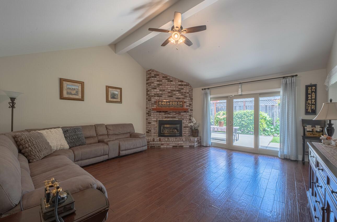 Detail Gallery Image 9 of 45 For 1121 Palo Alto Way, Salinas,  CA 93901 - 4 Beds | 2 Baths