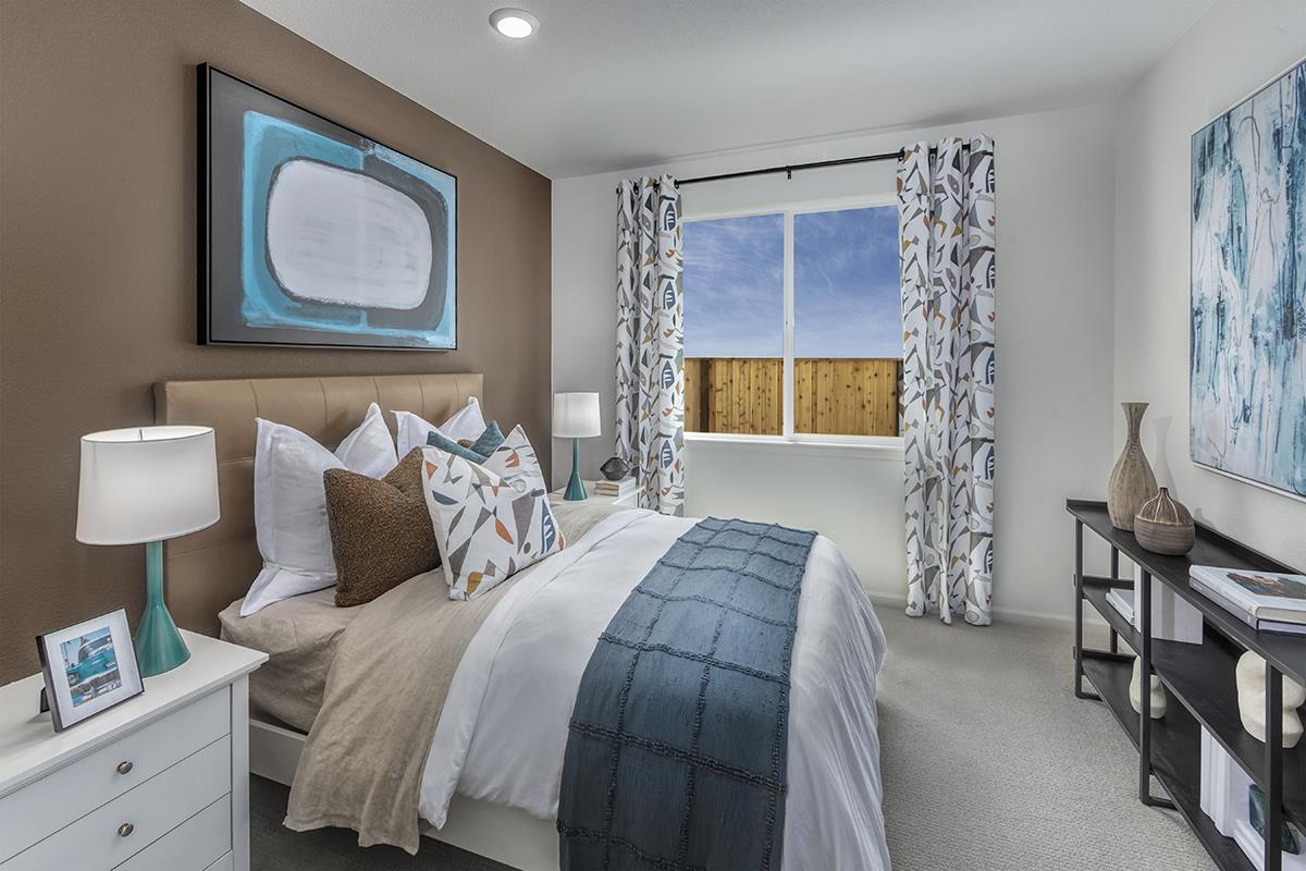 Detail Gallery Image 10 of 10 For 1880 Peony St, Hollister,  CA 95023 - 4 Beds | 2 Baths