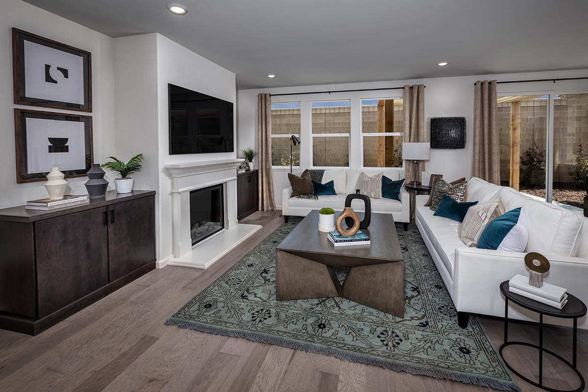 Detail Gallery Image 5 of 10 For 1880 Peony St, Hollister,  CA 95023 - 4 Beds | 2 Baths