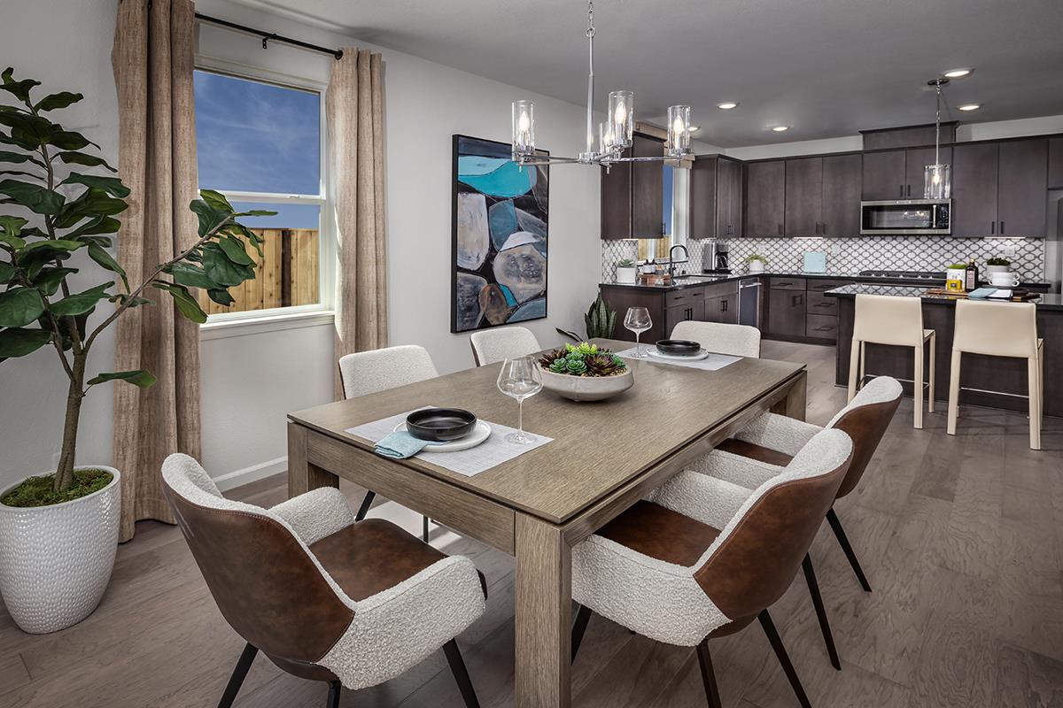 Detail Gallery Image 6 of 10 For 1880 Peony St, Hollister,  CA 95023 - 4 Beds | 2 Baths
