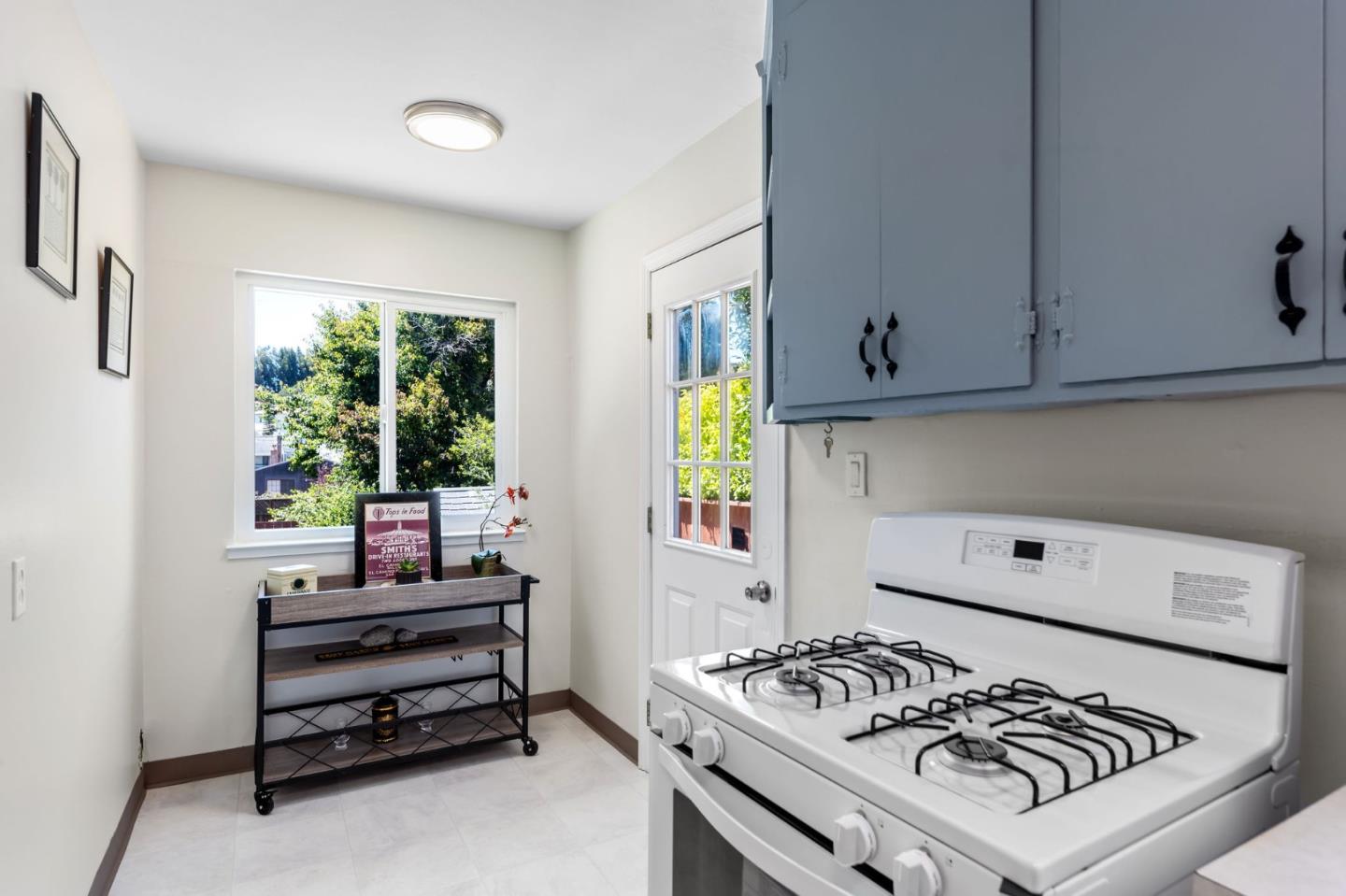 Detail Gallery Image 10 of 35 For 519 Park Blvd, Millbrae,  CA 94030 - 2 Beds | 1 Baths