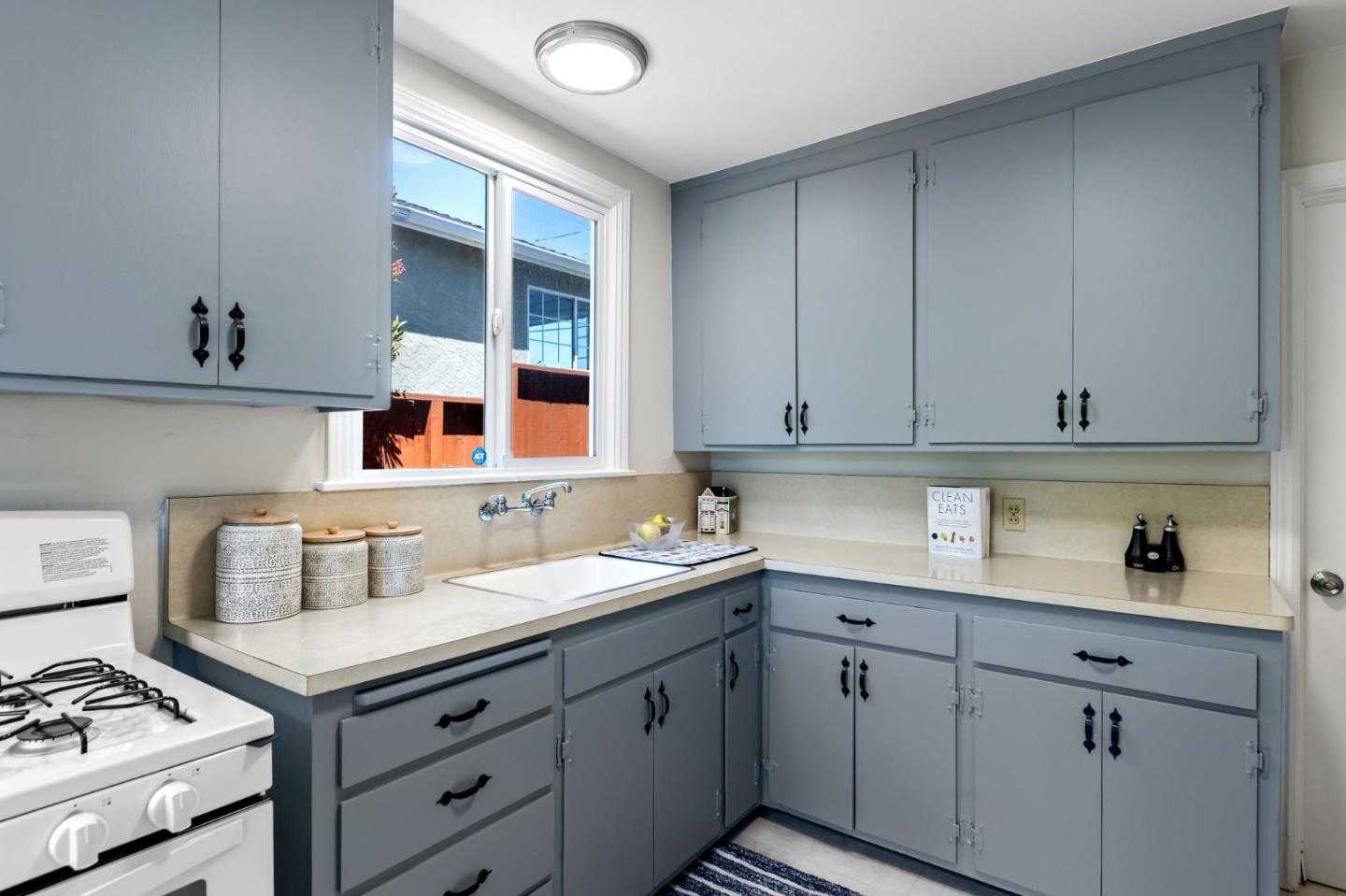 Detail Gallery Image 12 of 35 For 519 Park Blvd, Millbrae,  CA 94030 - 2 Beds | 1 Baths