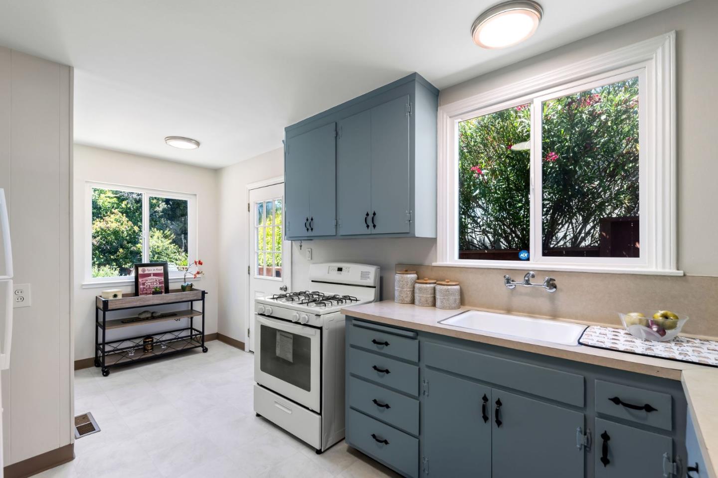 Detail Gallery Image 9 of 35 For 519 Park Blvd, Millbrae,  CA 94030 - 2 Beds | 1 Baths
