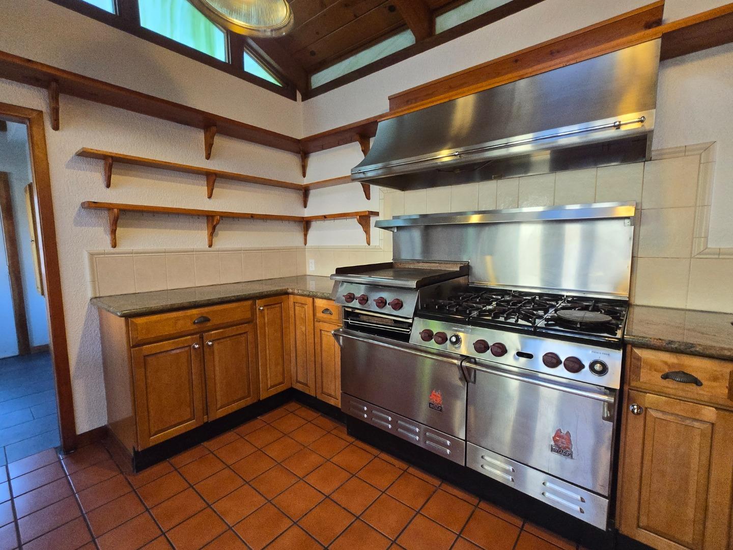 Detail Gallery Image 10 of 21 For 131 Hazel Ave, Millbrae,  CA 94030 - 5 Beds | 3/1 Baths