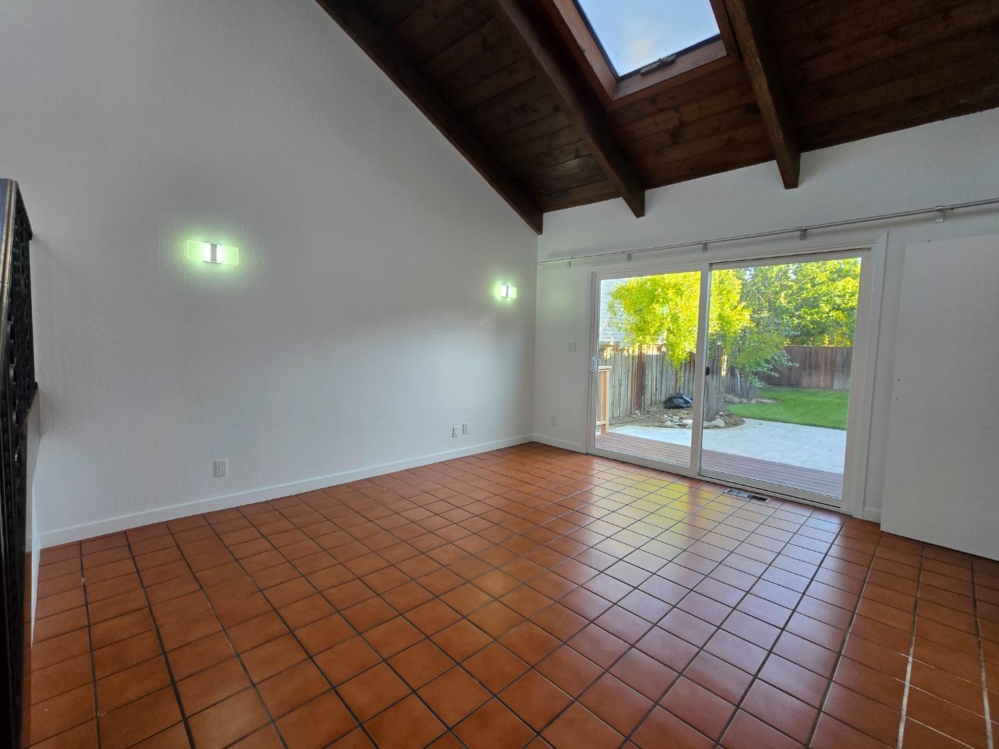 Detail Gallery Image 6 of 21 For 131 Hazel Ave, Millbrae,  CA 94030 - 5 Beds | 3/1 Baths