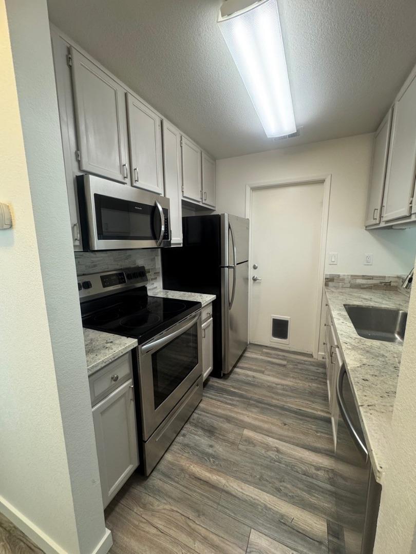 Detail Gallery Image 8 of 22 For 16706 Audrey Dr, Morgan Hill,  CA 95037 - 2 Beds | 2 Baths