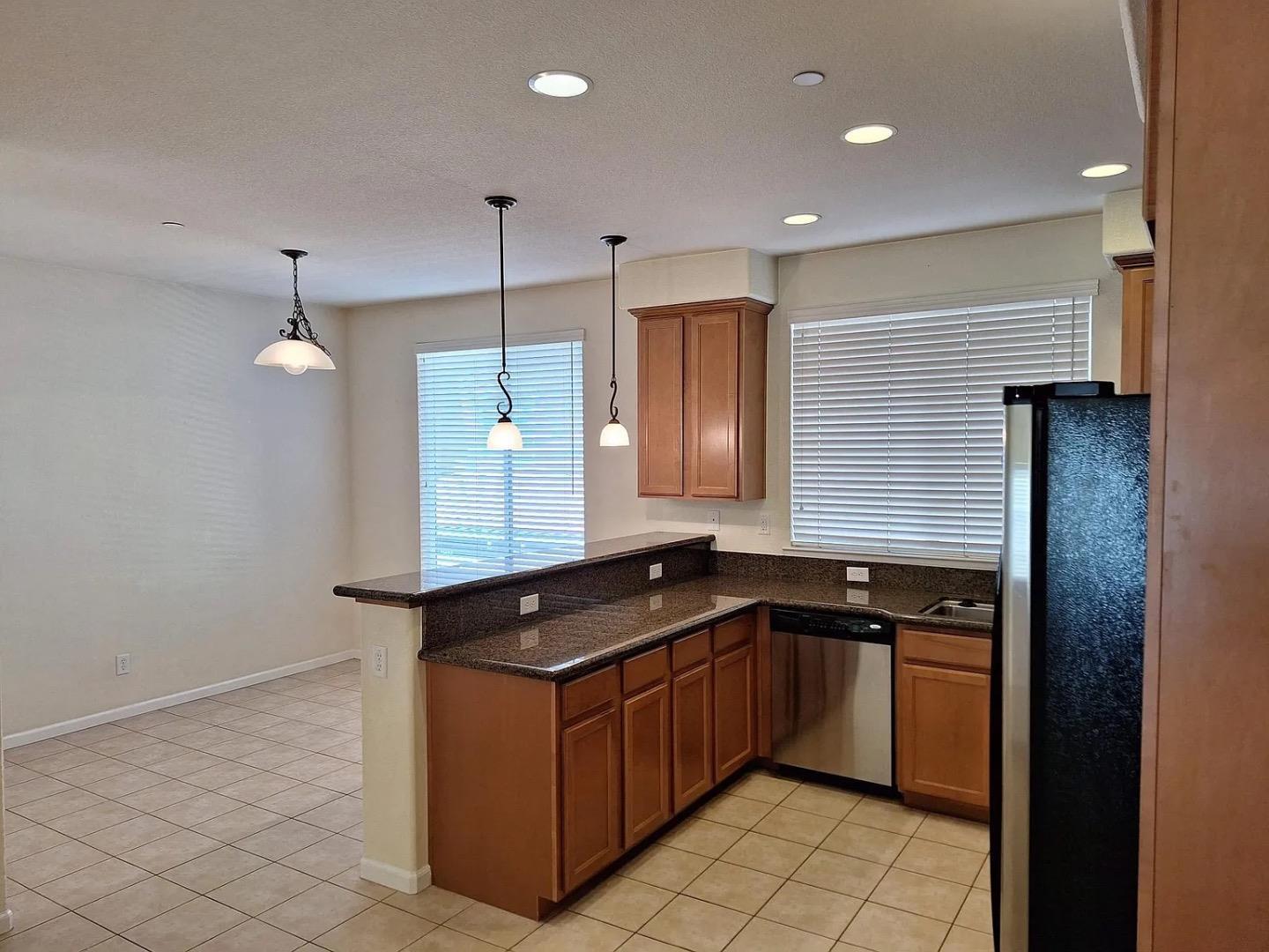 Detail Gallery Image 10 of 20 For 2580 W El Camino Ave, Sacramento,  CA 95833 - 2 Beds | 2/1 Baths