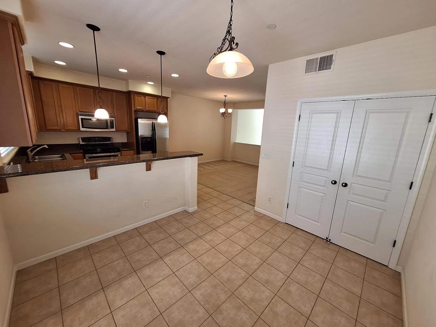 Detail Gallery Image 12 of 20 For 2580 W El Camino Ave, Sacramento,  CA 95833 - 2 Beds | 2/1 Baths