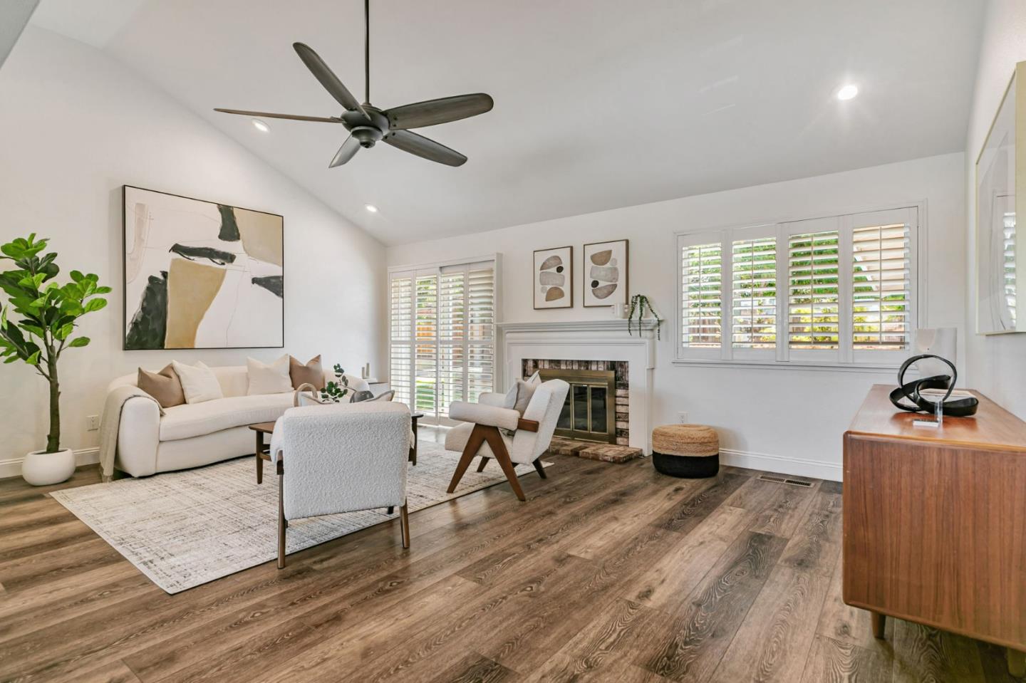 Detail Gallery Image 10 of 48 For 3024 Meadowlands Ln, San Jose,  CA 95135 - 4 Beds | 2 Baths